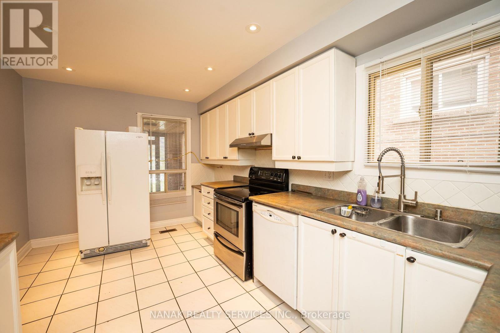 133 Murray St Street E, Brampton (Brampton West), Ontario  L6X 2S5 - Photo 12 - W12204198
