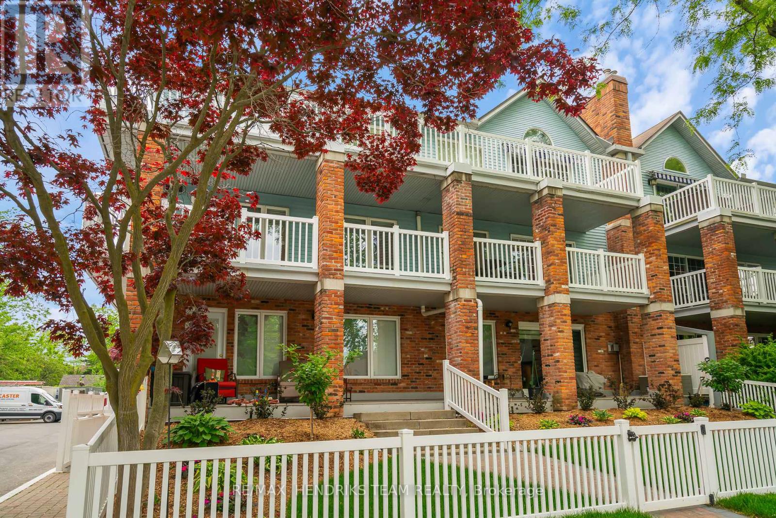203 - 70 Main Street, St. Catharines (Port Dalhousie), Ontario  L2N 4T9 - Photo 2 - X12204223