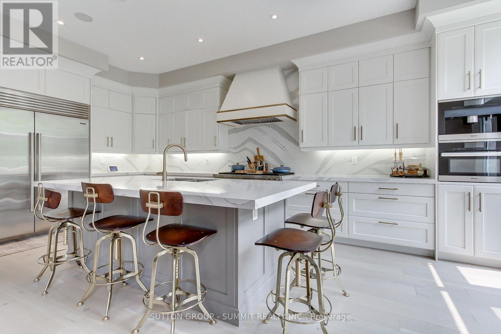 11 Foxtrot Lane, Ajax, Ontario  L1T 3S2 - Photo 4 - E12204033