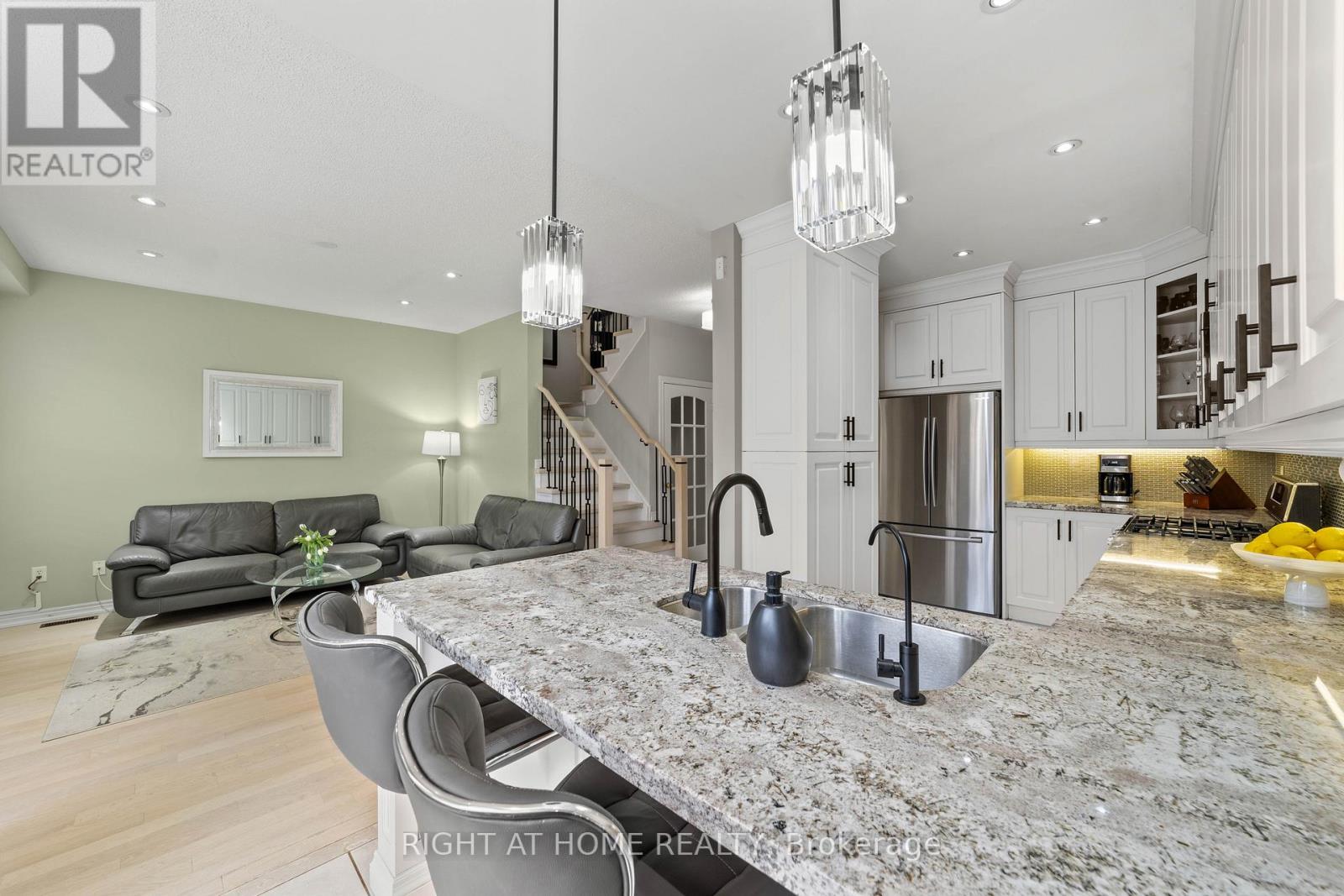 63 Chelton Drive, Richmond Hill, Ontario  L4E 4A8 - Photo 10 - N12202225