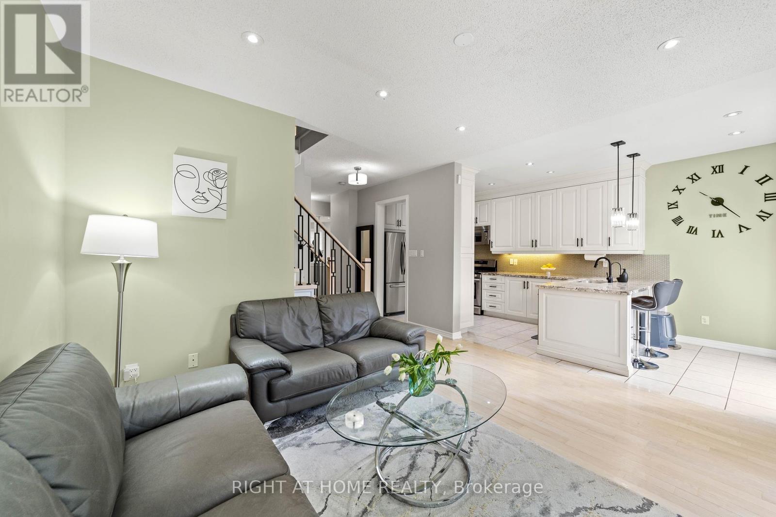 63 Chelton Drive, Richmond Hill, Ontario  L4E 4A8 - Photo 14 - N12202225