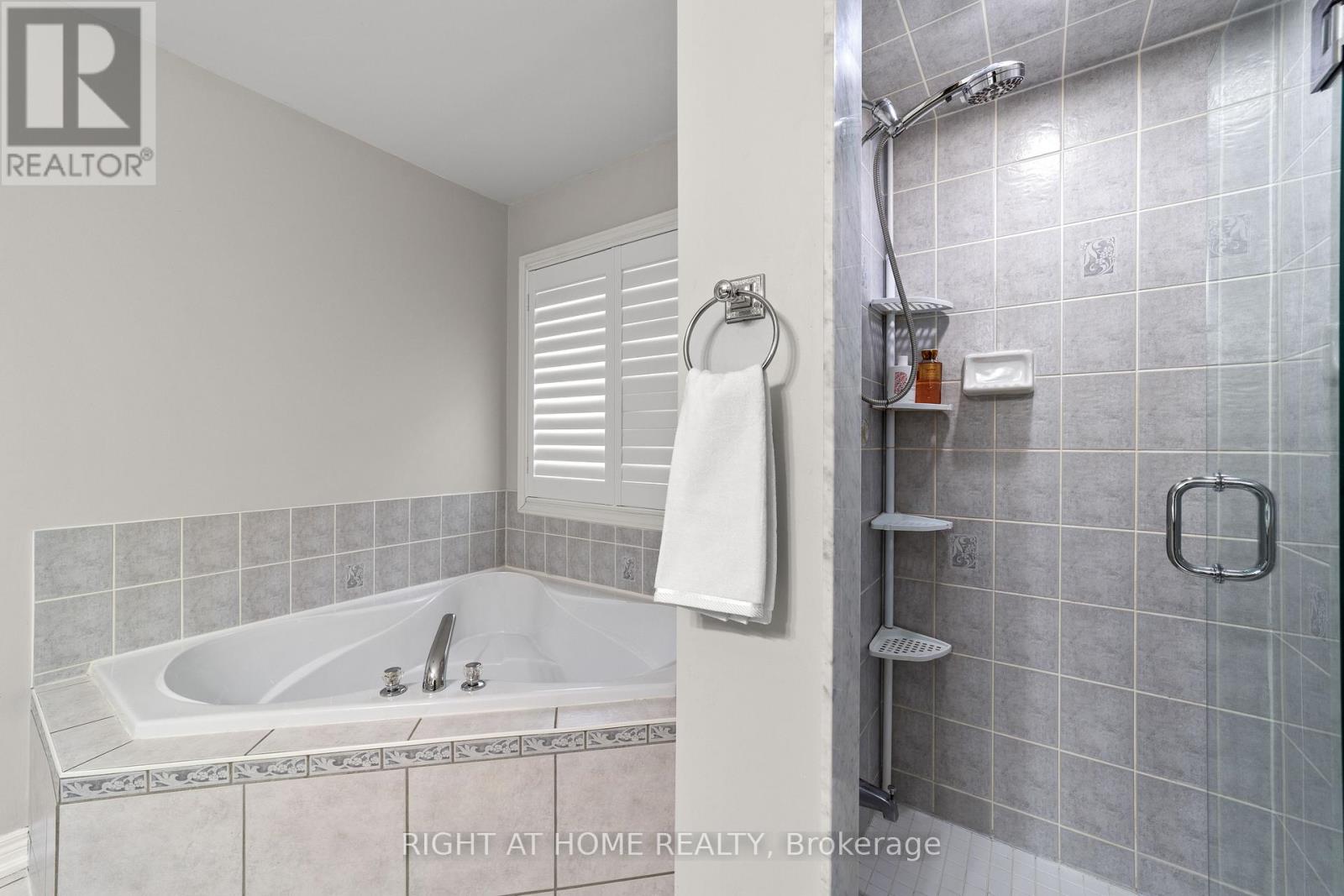 63 Chelton Drive, Richmond Hill, Ontario  L4E 4A8 - Photo 21 - N12202225
