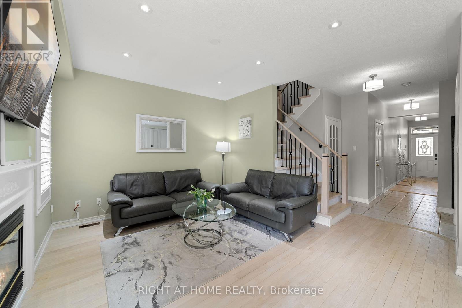 63 Chelton Drive, Richmond Hill, Ontario  L4E 4A8 - Photo 13 - N12202225