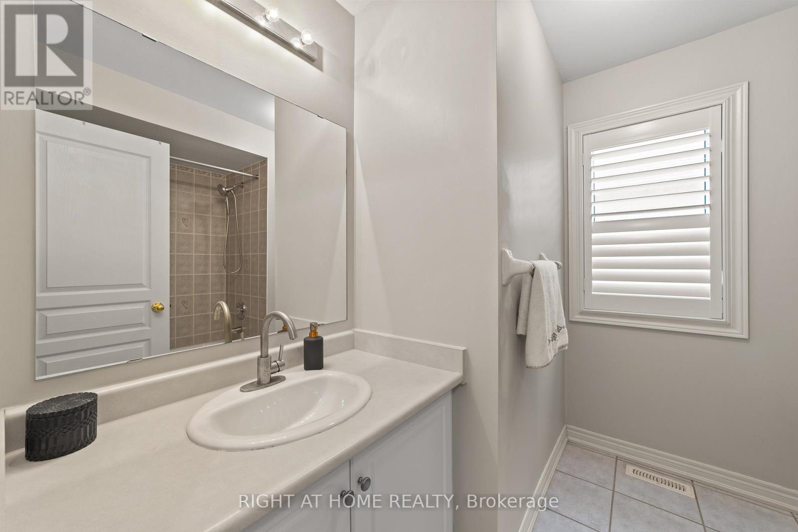 63 Chelton Drive, Richmond Hill, Ontario  L4E 4A8 - Photo 27 - N12202225