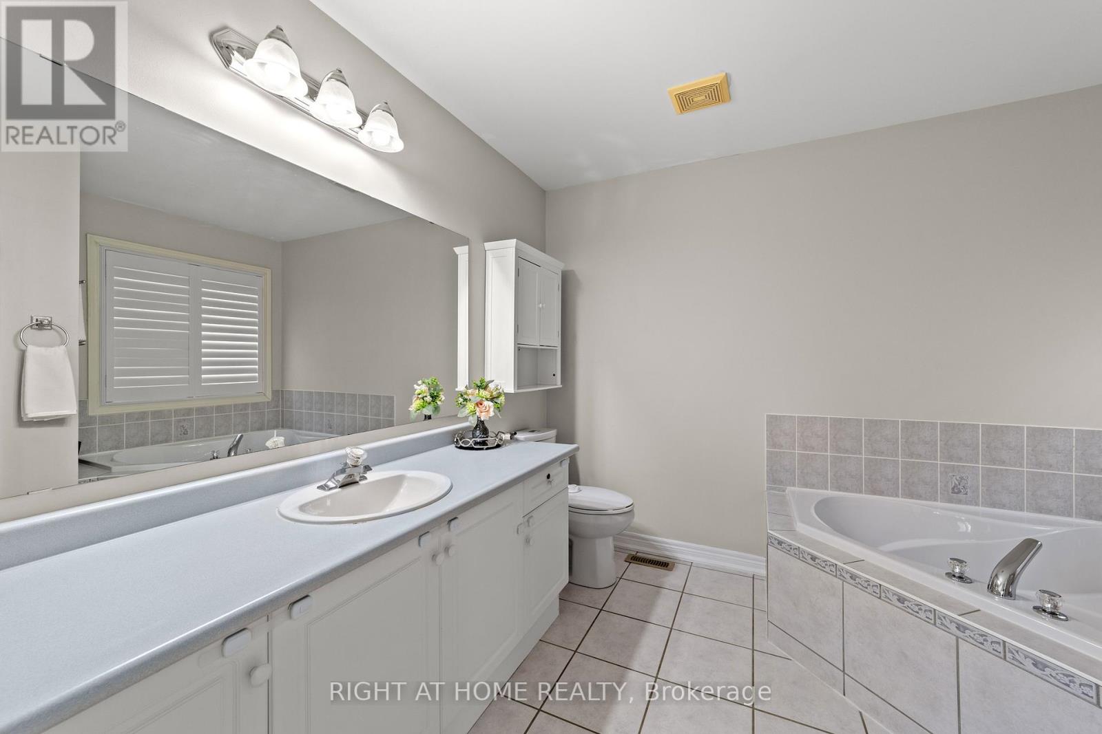 63 Chelton Drive, Richmond Hill, Ontario  L4E 4A8 - Photo 19 - N12202225