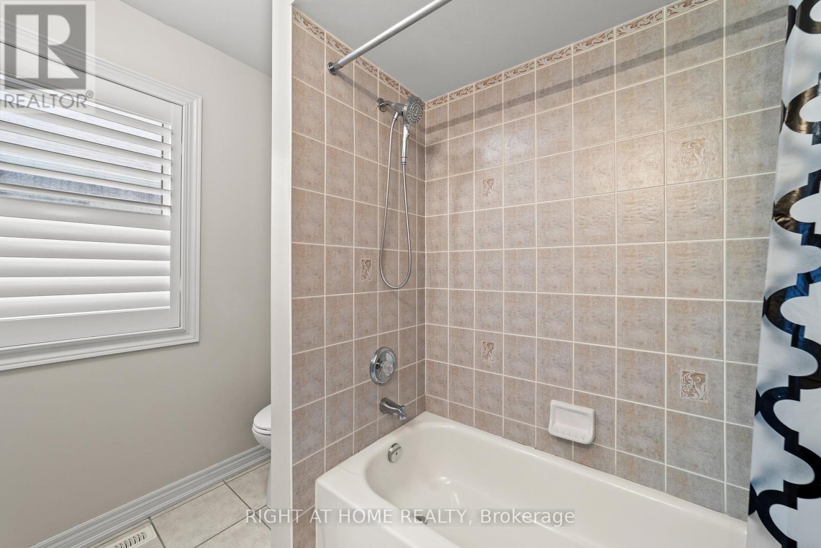 63 Chelton Drive, Richmond Hill, Ontario  L4E 4A8 - Photo 28 - N12202225