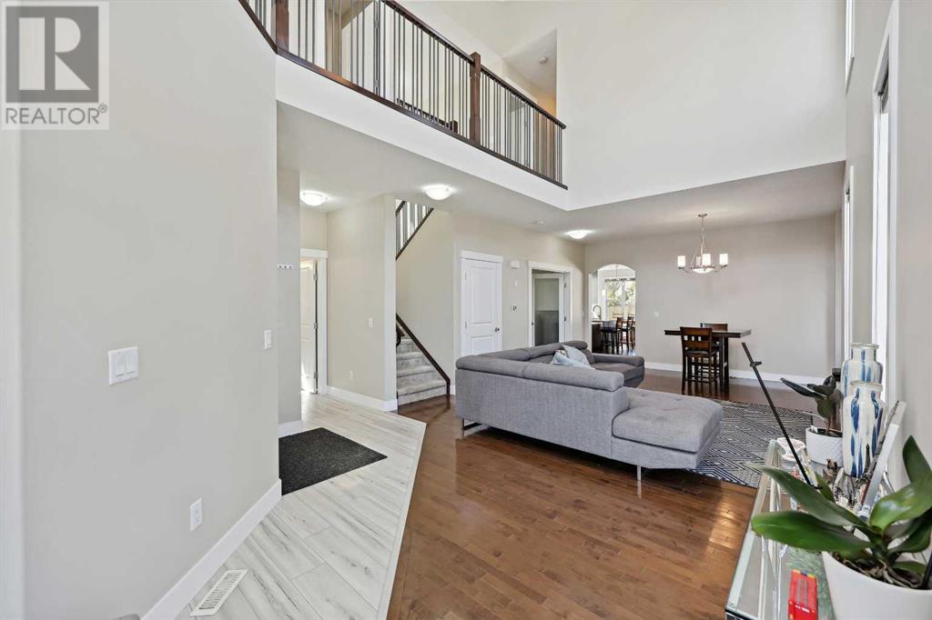5 Cougartown Circle Sw, Calgary, Alberta  T3H 0A5 - Photo 4 - A2211554