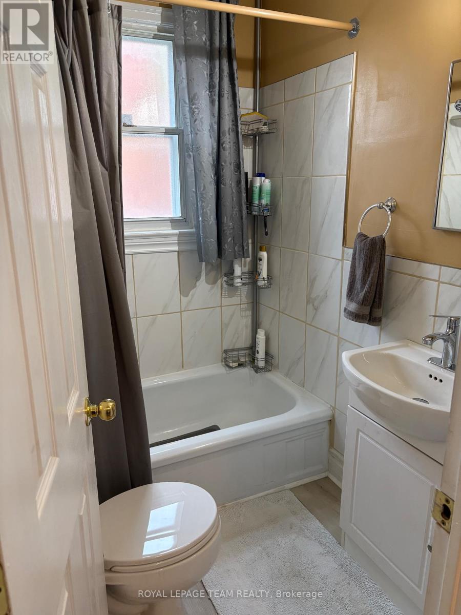 1123 Secord Avenue, Ottawa, Ontario  K1H 8C9 - Photo 13 - X12204217