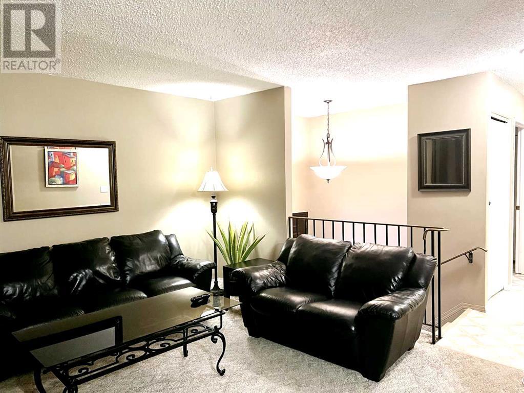 403 Hammond Drive, Fox Creek, Alberta  T0K 1W0 - Photo 2 - A2226600