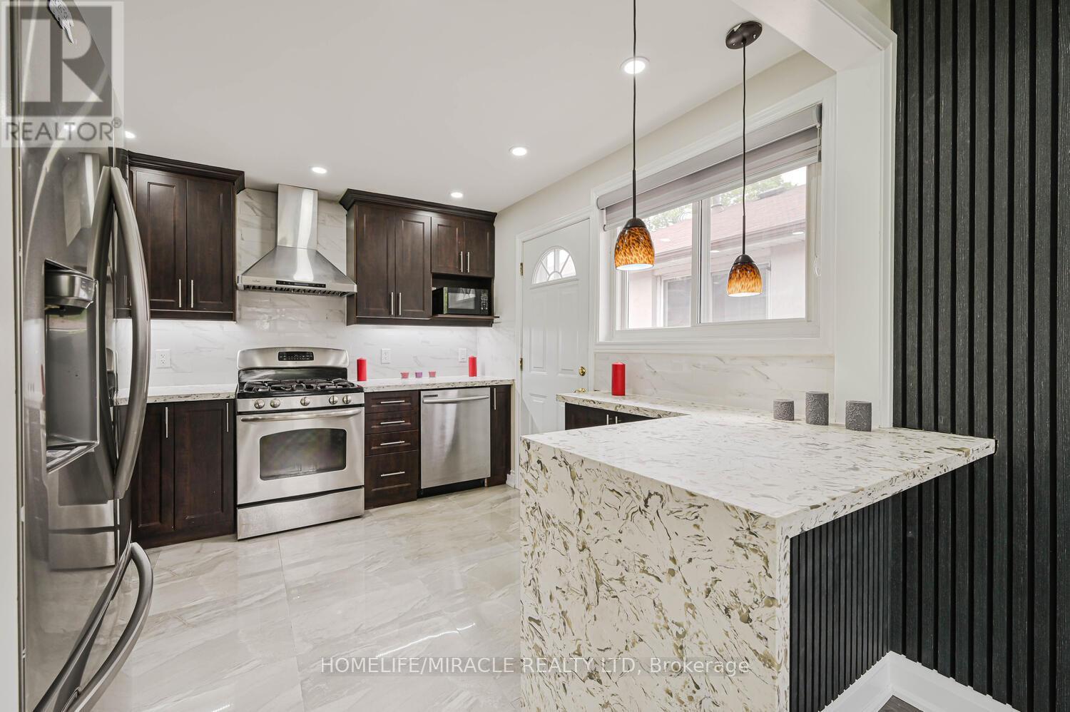 159 Taysham Crescent, Toronto, Ontario  M9V 1X4 - Photo 11 - W12203832