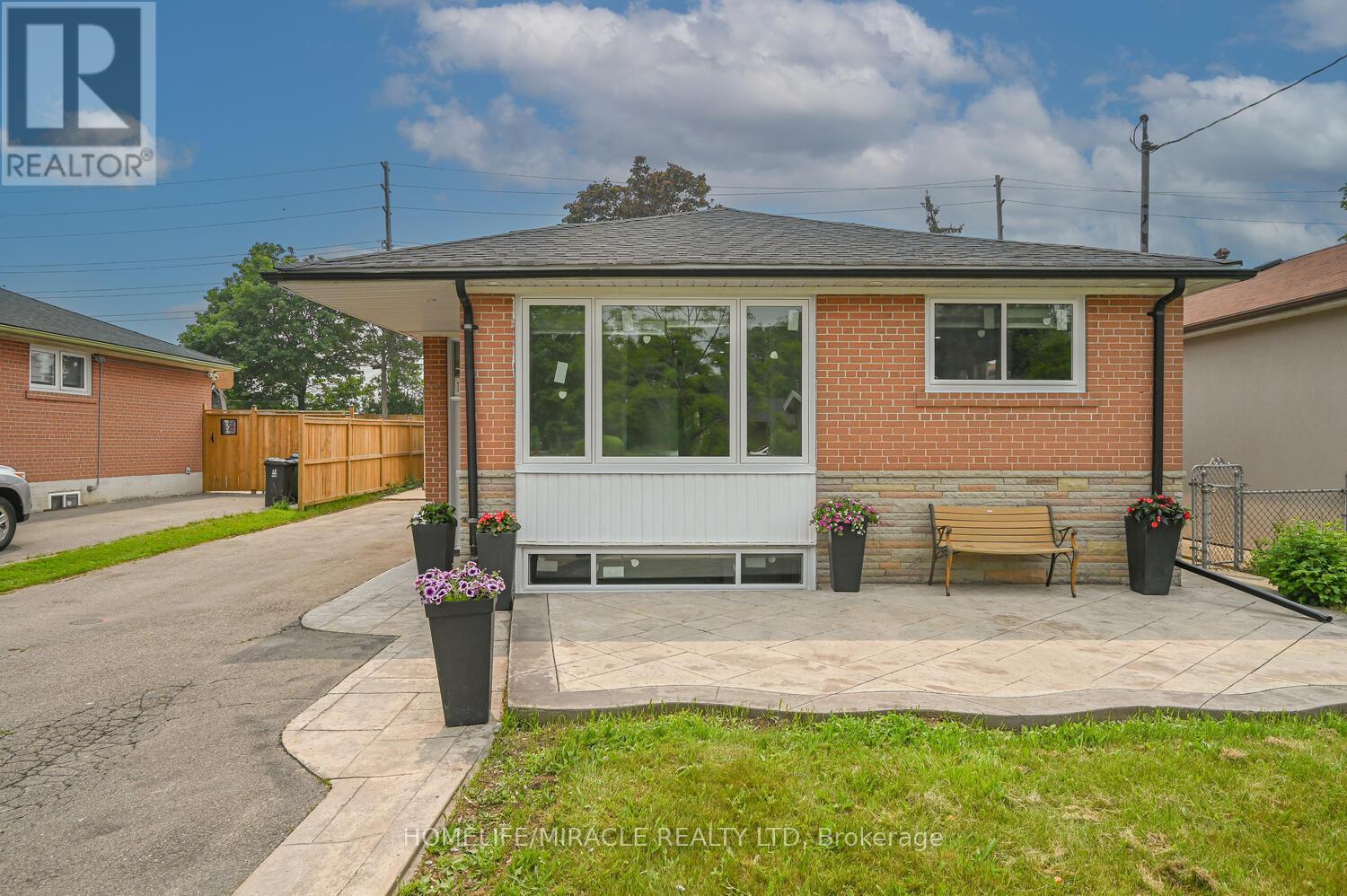 159 Taysham Crescent, Toronto, Ontario  M9V 1X4 - Photo 2 - W12203832