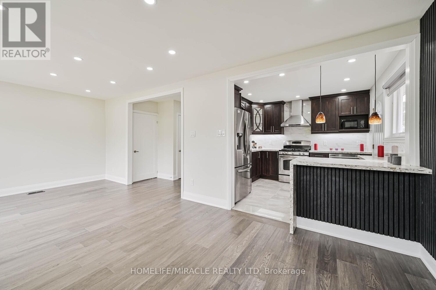 159 Taysham Crescent, Toronto, Ontario  M9V 1X4 - Photo 8 - W12203832