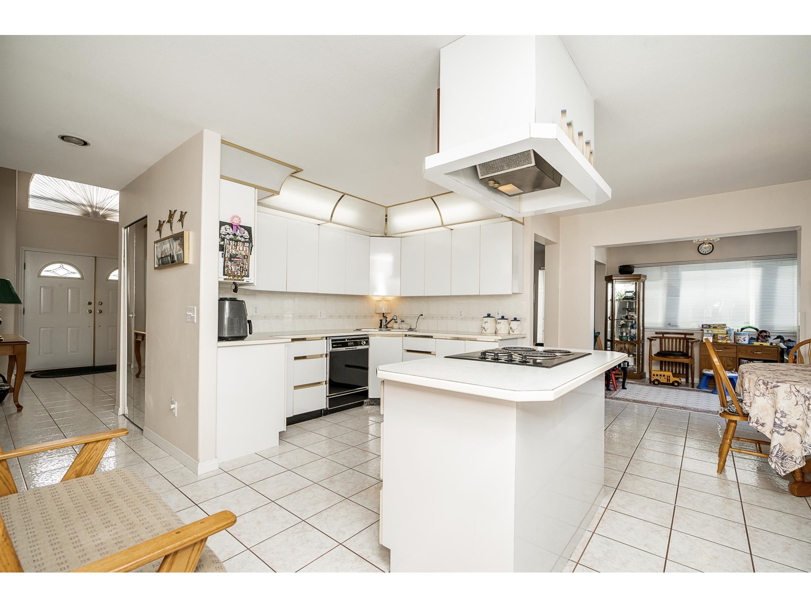 13591 60a Avenue, Surrey, British Columbia  V3X 1H7 - Photo 3 - R3011311