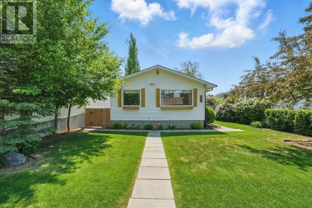 225 2 Avenue Ne, Airdrie, Alberta  T4B 2B8 - Photo 1 - A2228815
