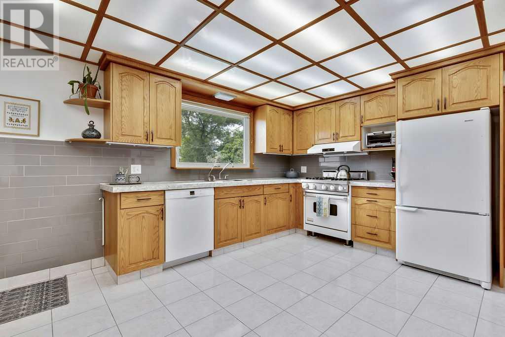 127 Malibou Road Sw, Calgary, Alberta  T2V 1J5 - Photo 11 - A2228278