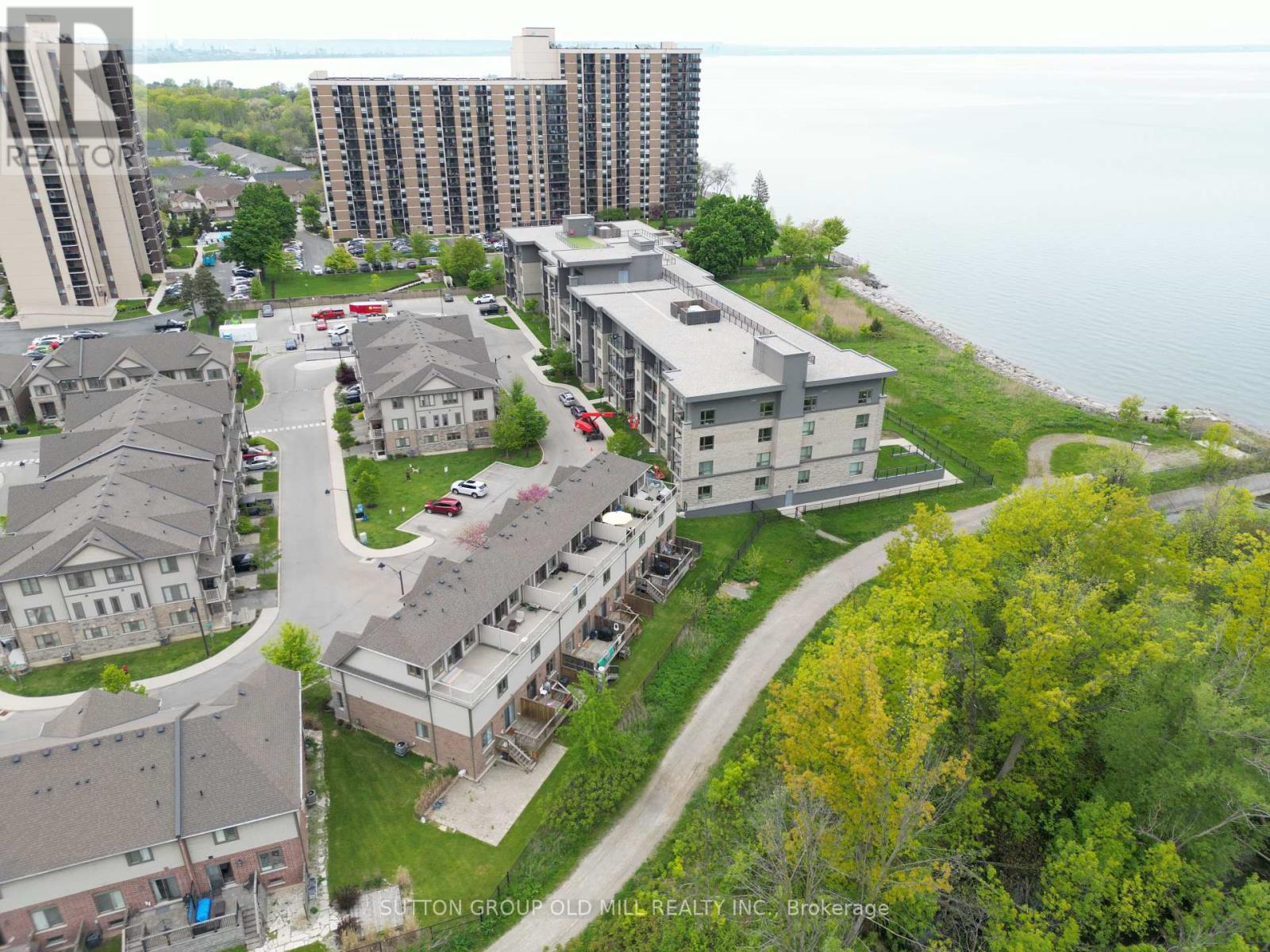 53 Southshore Crescent, Hamilton, Ontario  L8E 0J3 - Photo 3 - X12167081