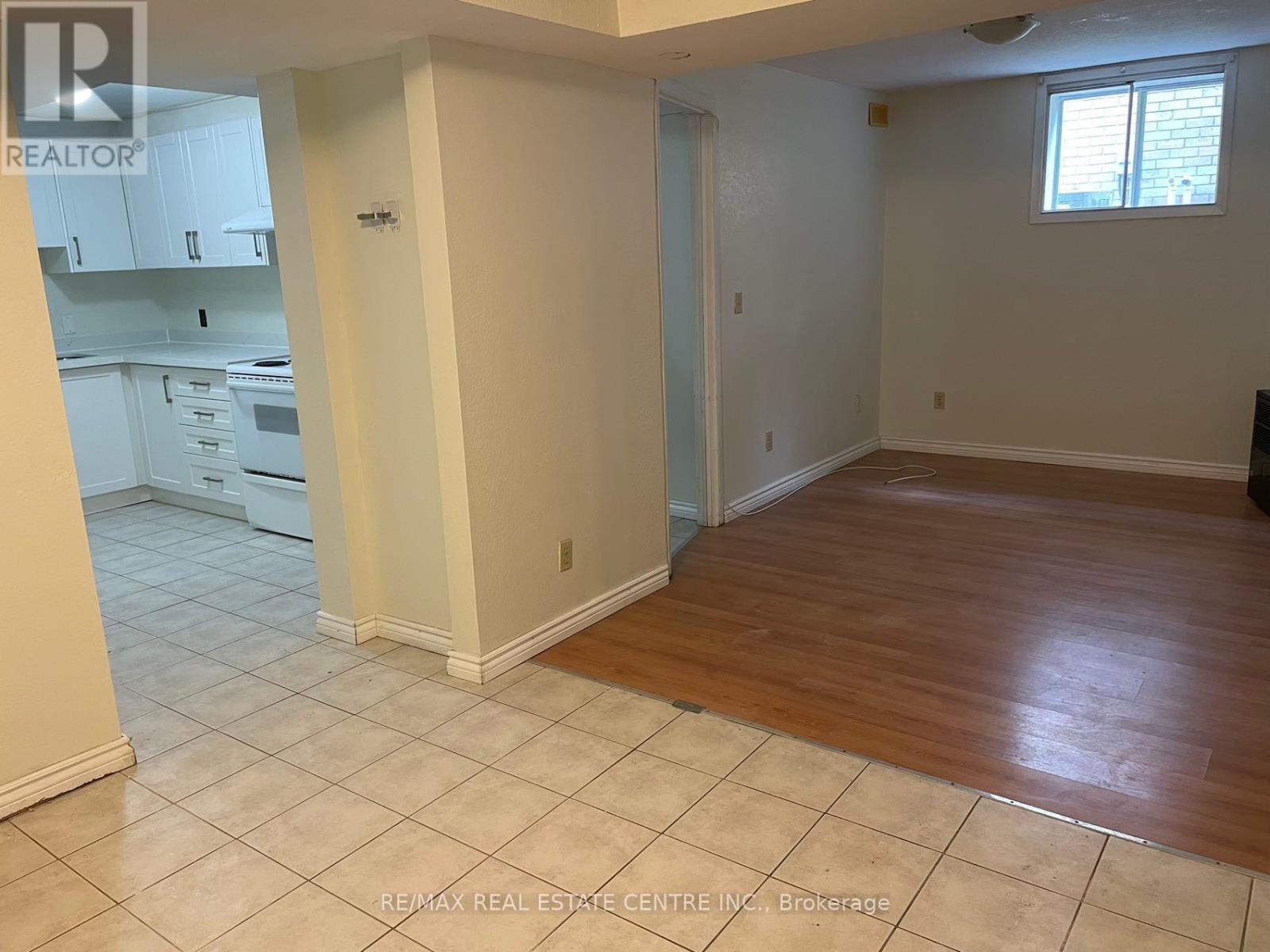 B - 129 Kortright Drive W, Guelph, Ontario  N1G 3N9 - Photo 3 - X12204220