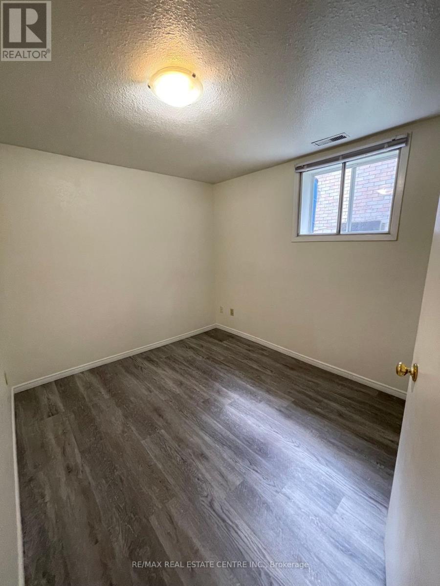 B - 129 Kortright Drive W, Guelph, Ontario  N1G 3N9 - Photo 5 - X12204220