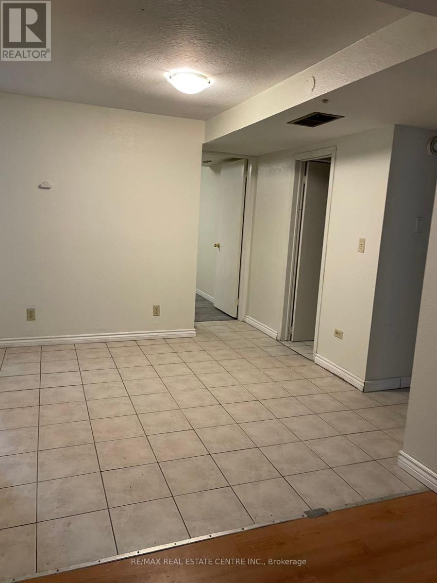 B - 129 Kortright Drive W, Guelph, Ontario  N1G 3N9 - Photo 6 - X12204220