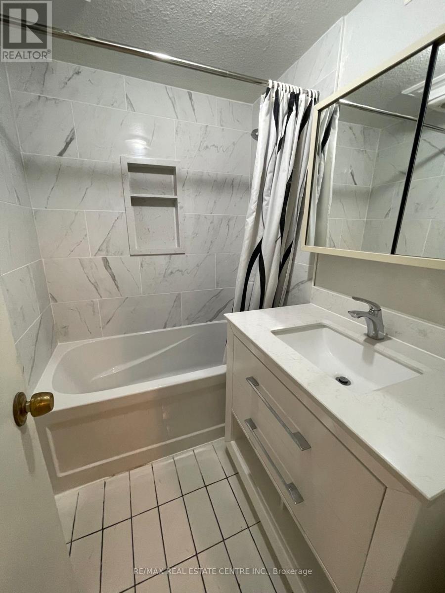 B - 129 Kortright Drive W, Guelph, Ontario  N1G 3N9 - Photo 7 - X12204220