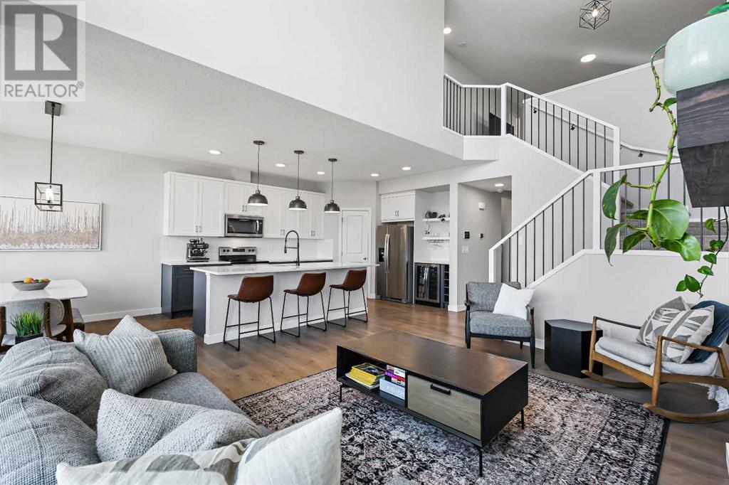 Property at 846 Alpine Drive SW image 4