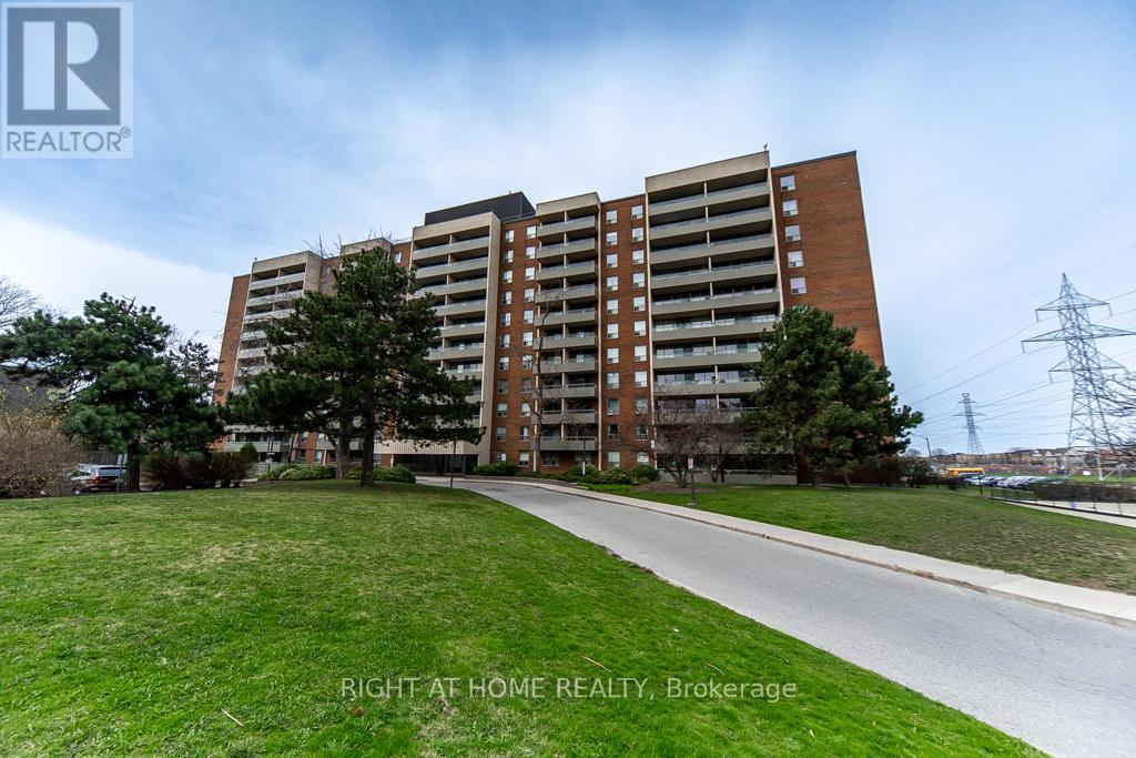 <div class="slider-price">$649,000</div><p>1103 - 9 Four Winds Drive, Toronto, Ontario</p>