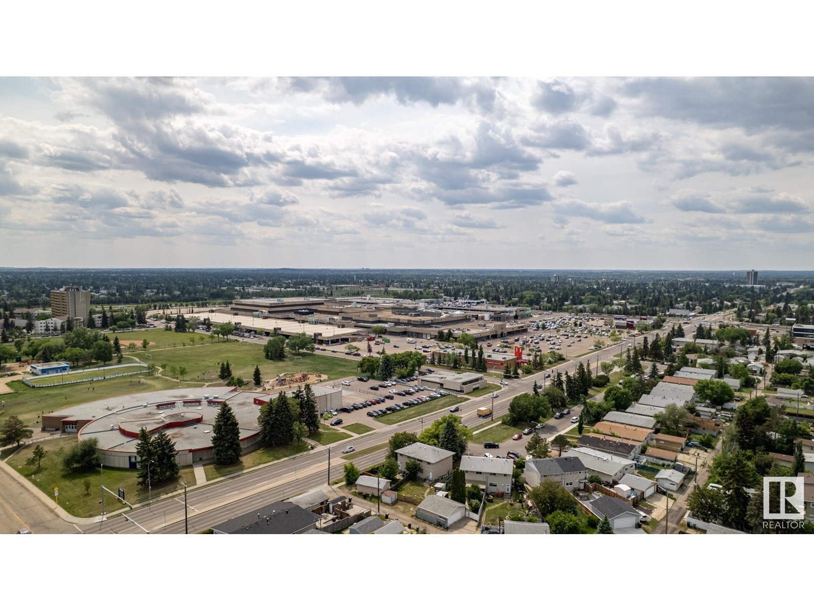 Property at 10704 51 AV NW image 2