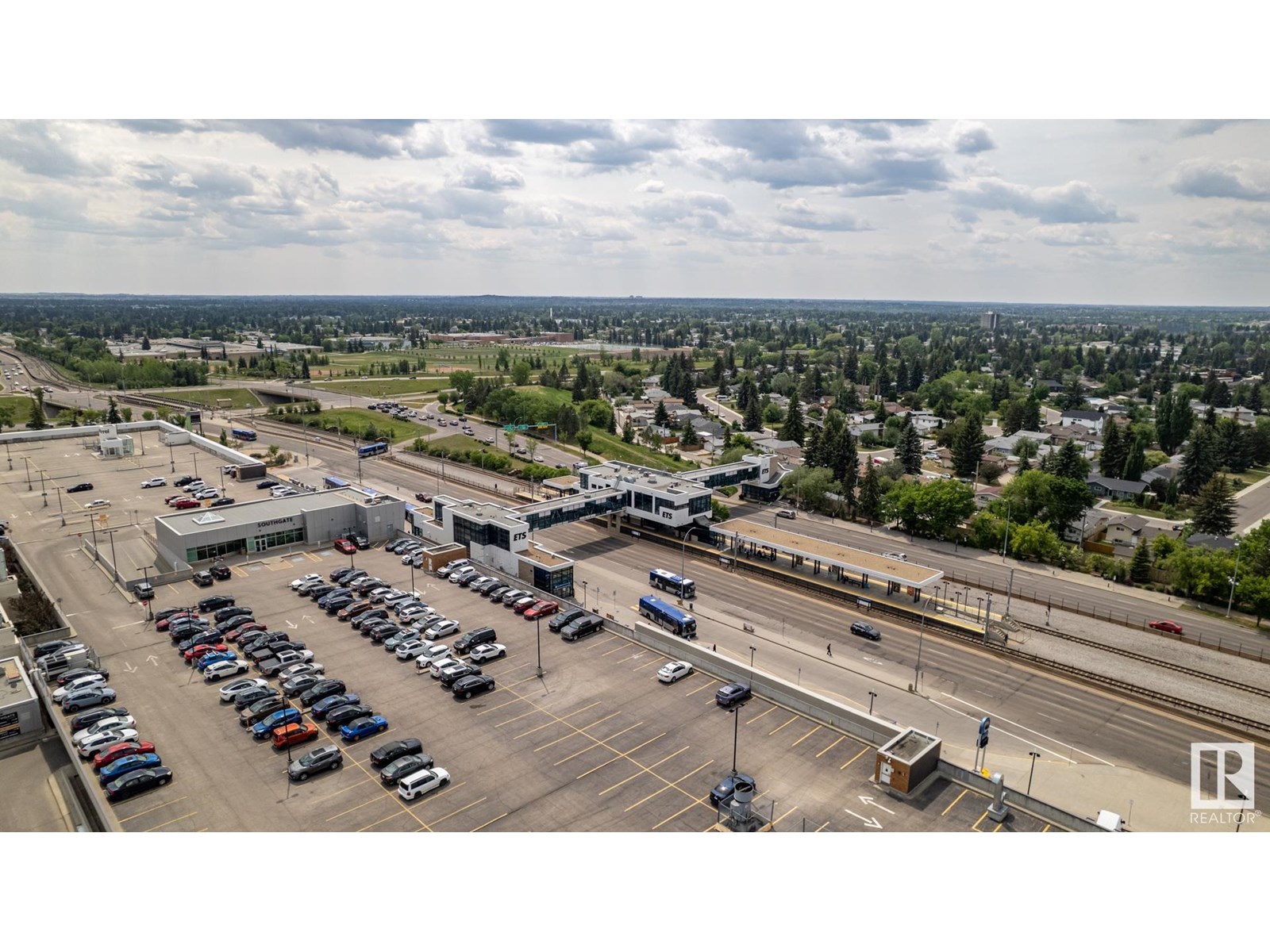 Property at 10704 51 AV NW image 3