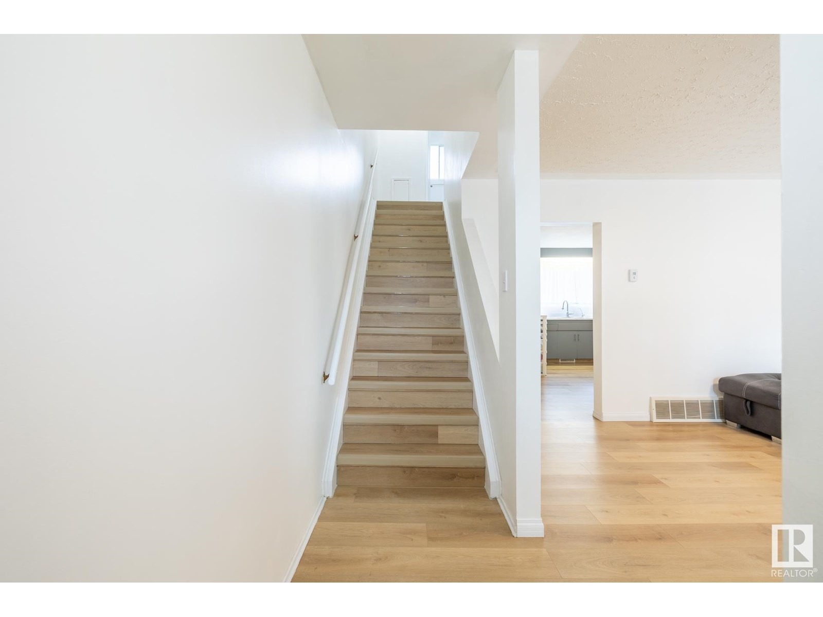 Property at 10704 51 AV NW image 5