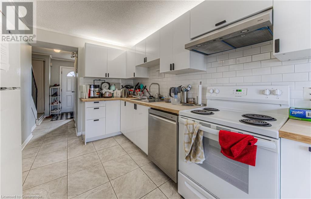Property at 121 UNIVERSITY Avenue E Unit# 9 image 4