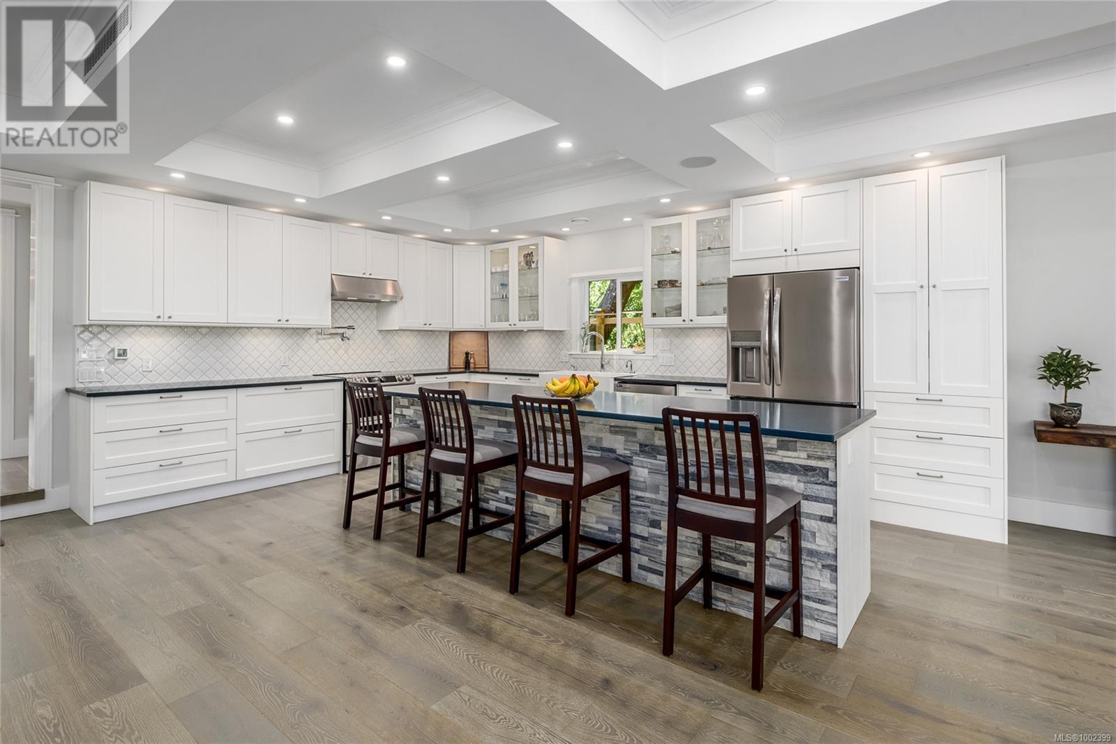 Property at 877 3rd St image 3