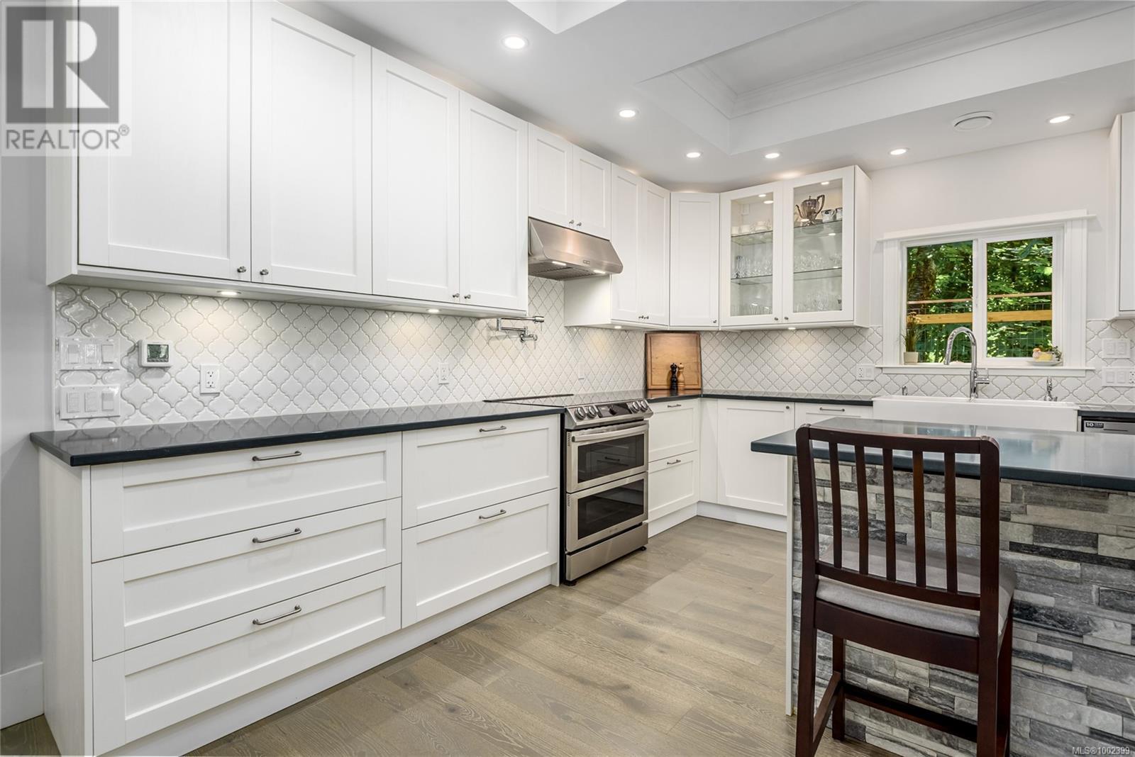 Property at 877 3rd St image 4