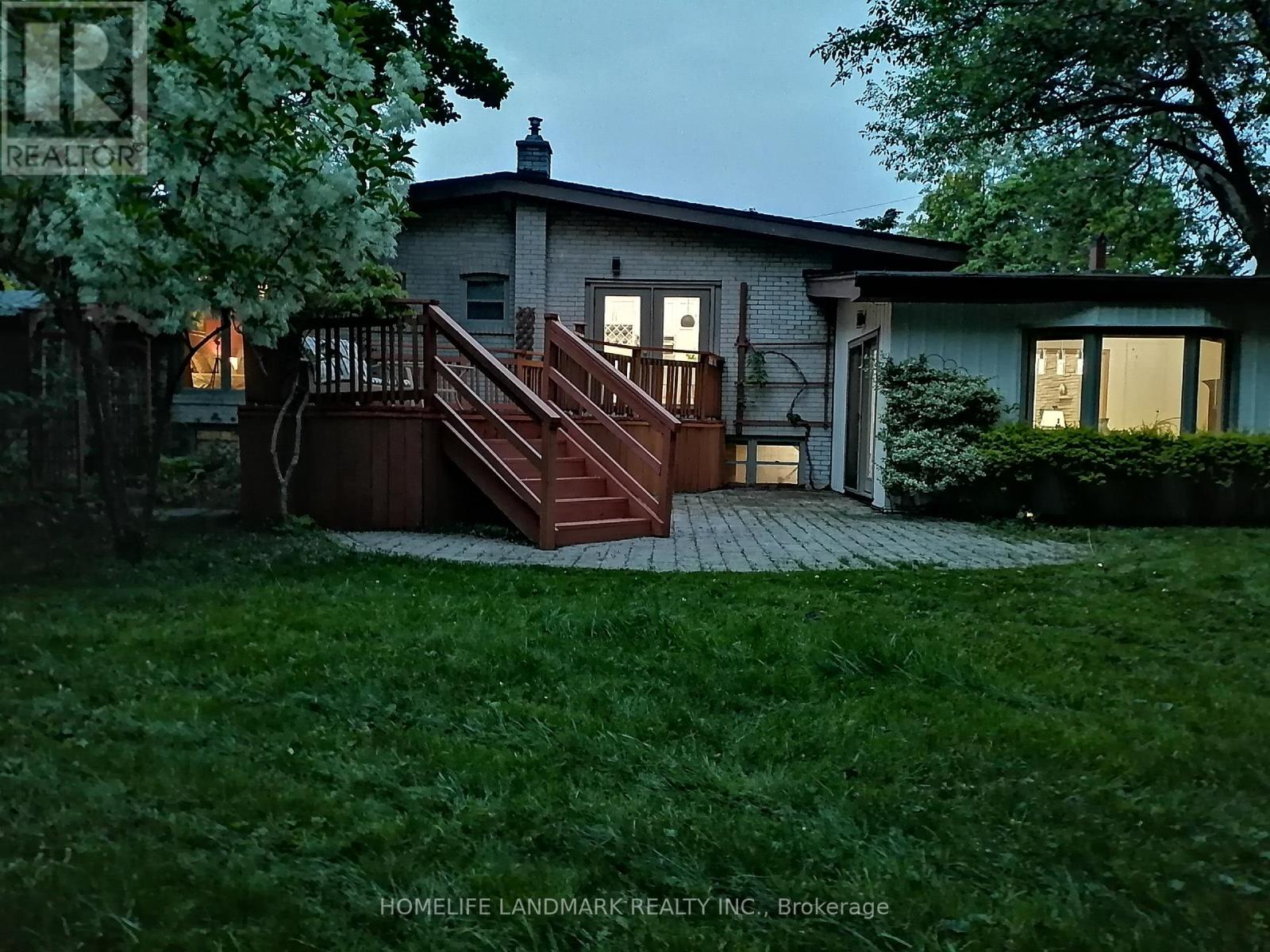12 Thornheights Road N, Markham, Ontario  L3T 3M1 - Photo 4 - N12143416