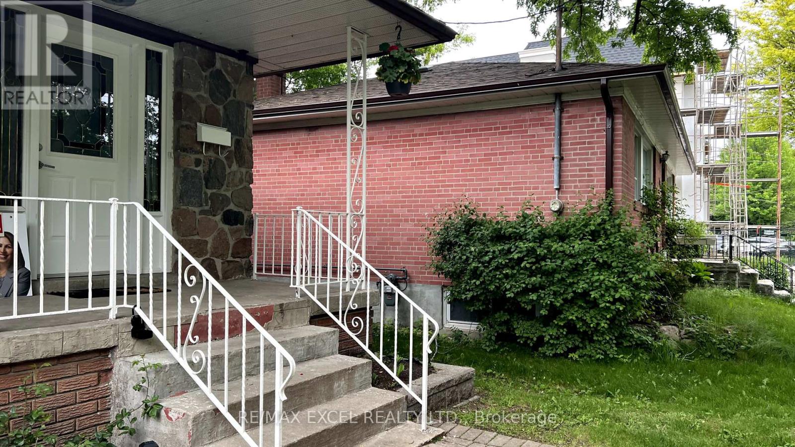 Main Floor - 387 Crosby Avenue, Richmond Hill, Ontario  L4C 2R8 - Photo 2 - N12204245