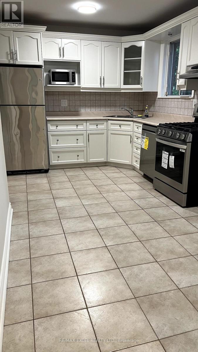 Main Floor - 387 Crosby Avenue, Richmond Hill, Ontario  L4C 2R8 - Photo 4 - N12204245