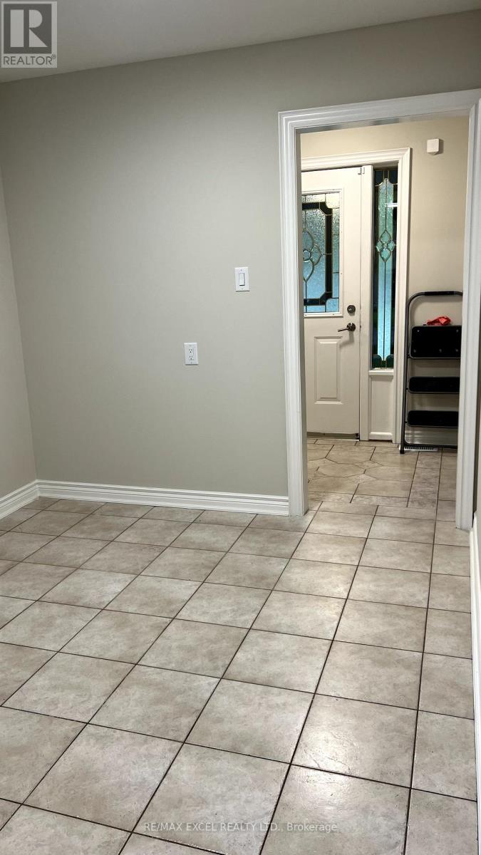 Main Floor - 387 Crosby Avenue, Richmond Hill, Ontario  L4C 2R8 - Photo 5 - N12204245