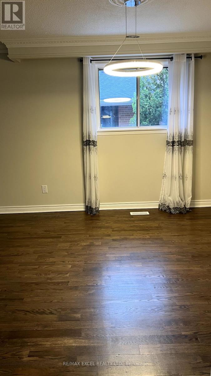 Main Floor - 387 Crosby Avenue, Richmond Hill, Ontario  L4C 2R8 - Photo 6 - N12204245