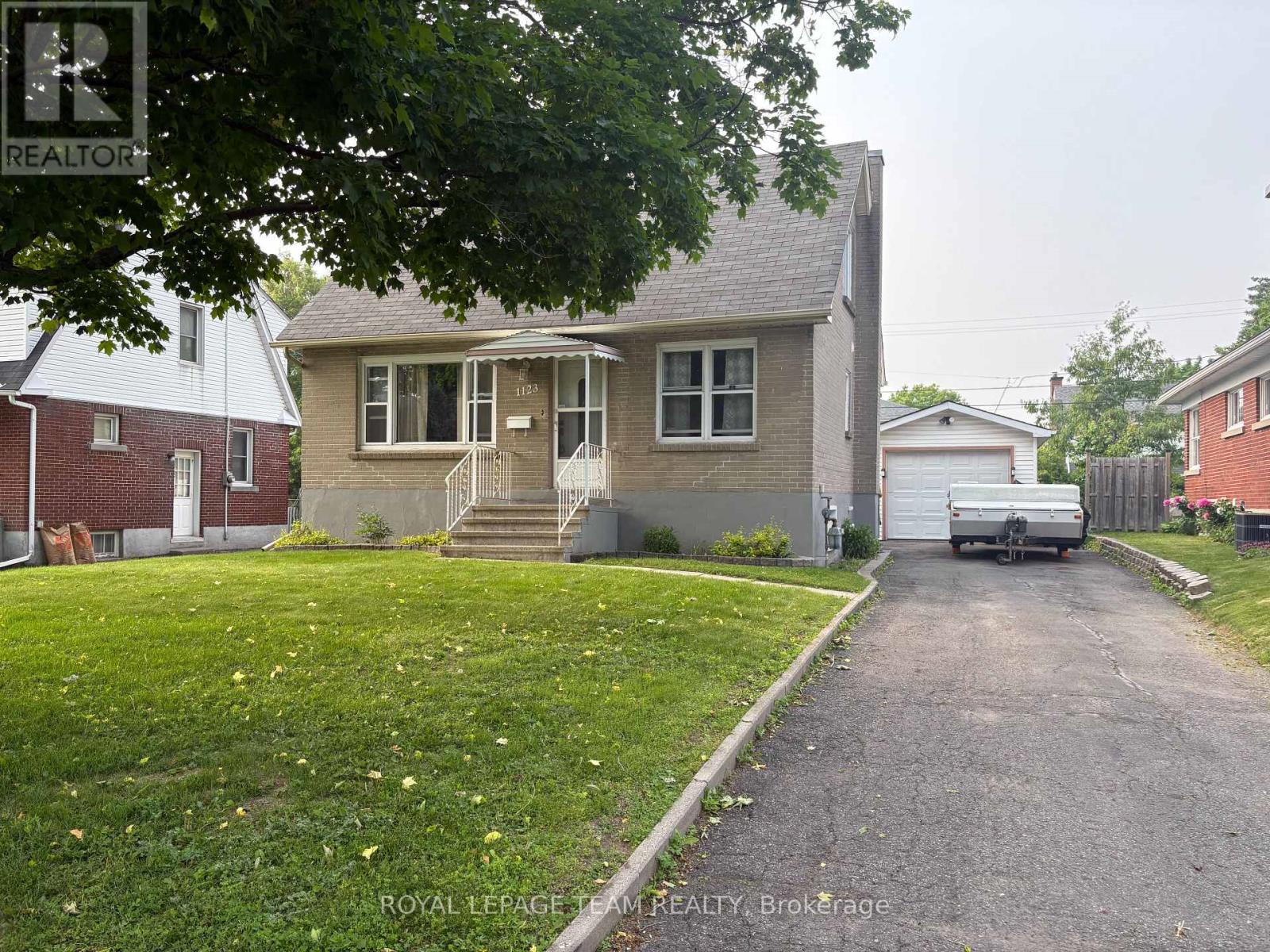 1123 Secord Avenue, Ottawa, Ontario  K1H 8C9 - Photo 1 - X12204217