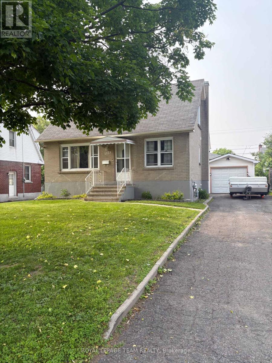 1123 Secord Avenue, Ottawa, Ontario  K1H 8C9 - Photo 2 - X12204217