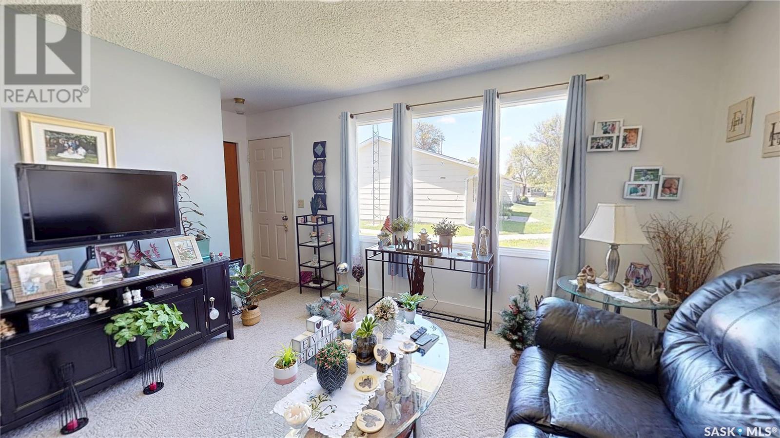 Triplex 600 Railway Avenue, Wawota, Saskatchewan  S0G 5A0 - Photo 33 - SK008716