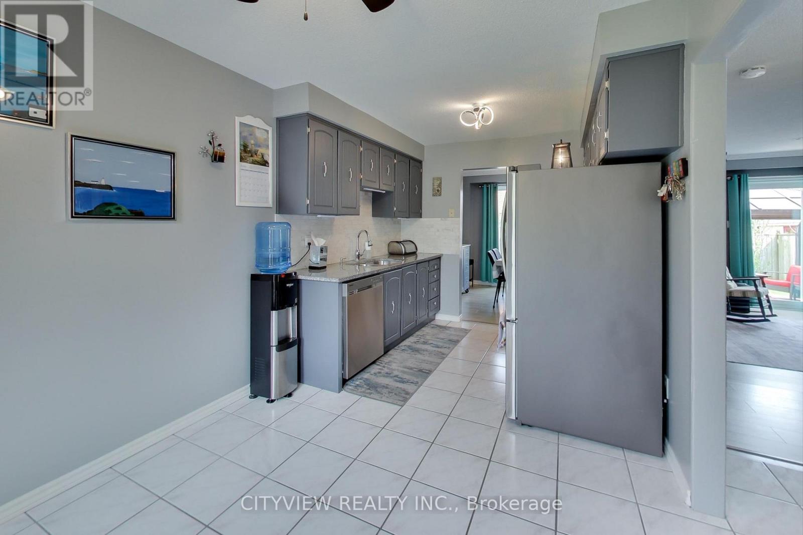 144 Primrose Crescent, Brampton, Ontario  L6Z 1E3 - Photo 5 - W12204240