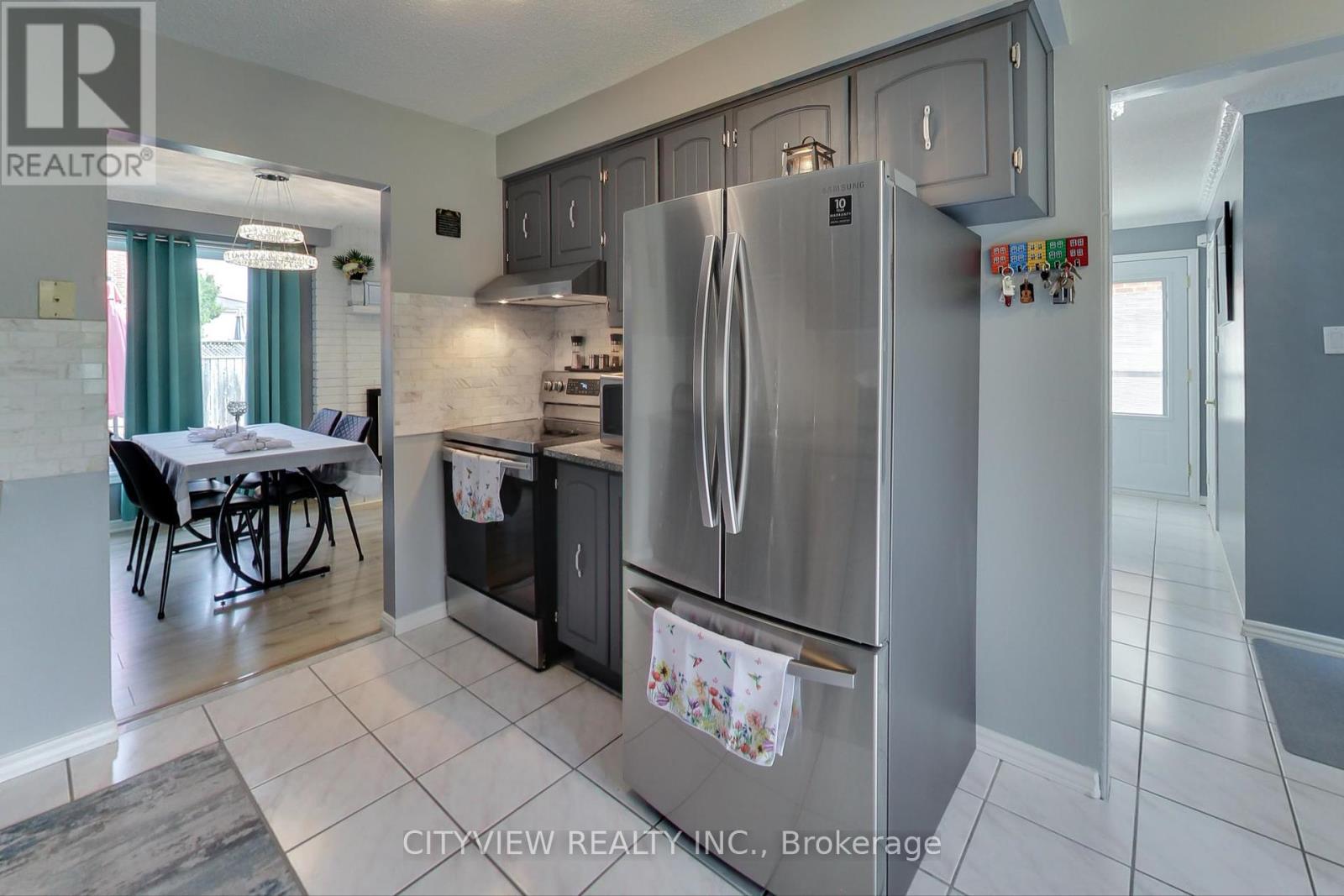 144 Primrose Crescent, Brampton, Ontario  L6Z 1E3 - Photo 6 - W12204240