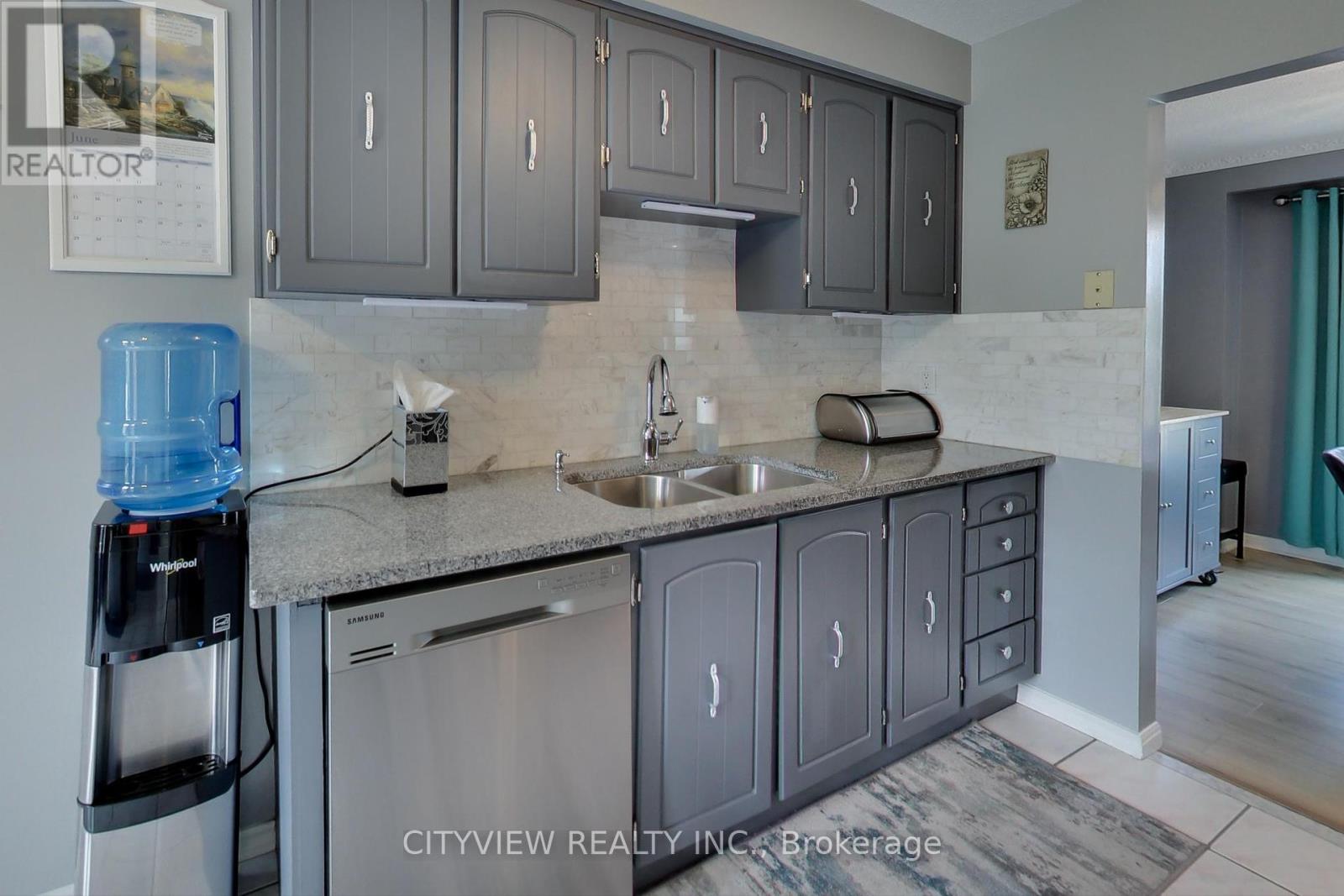 144 Primrose Crescent, Brampton, Ontario  L6Z 1E3 - Photo 7 - W12204240
