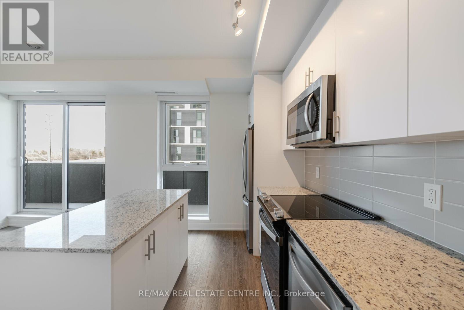 315 - 335 Wheat Boom Drive, Oakville, Ontario  L6H 7X4 - Photo 13 - W12204244