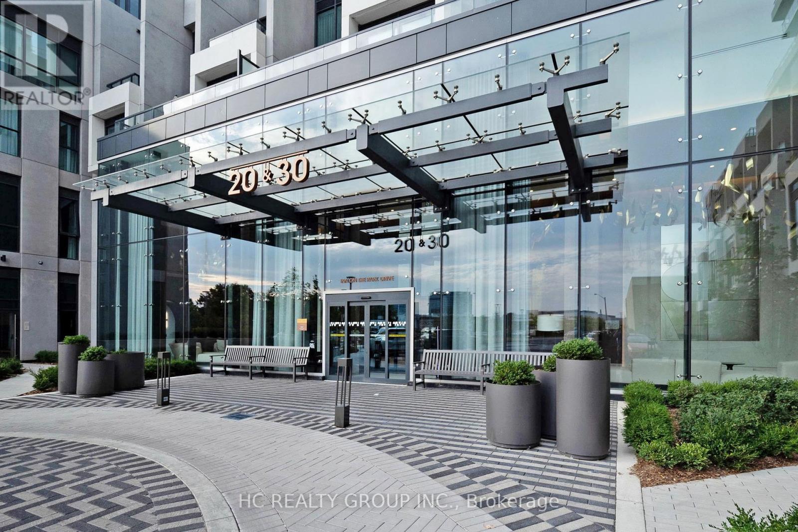 215 - 30 Inn On The Park Drive, Toronto, Ontario  M3C 0P7 - Photo 2 - C12204266