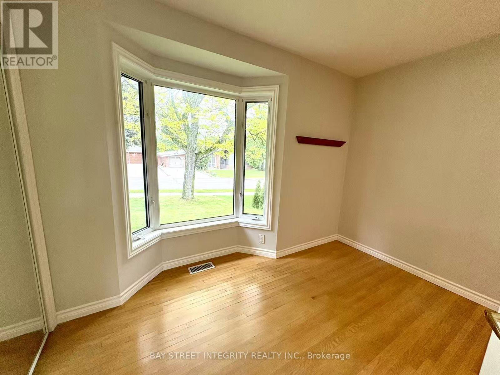 18 Leisure Lane, Richmond Hill, Ontario  L4C 4W8 - Photo 12 - N12204260