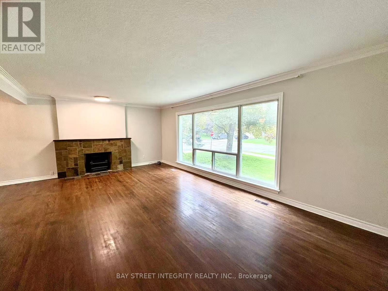 18 Leisure Lane, Richmond Hill (Mill Pond), Ontario  L4C 4W8 - Photo 2 - N12204260