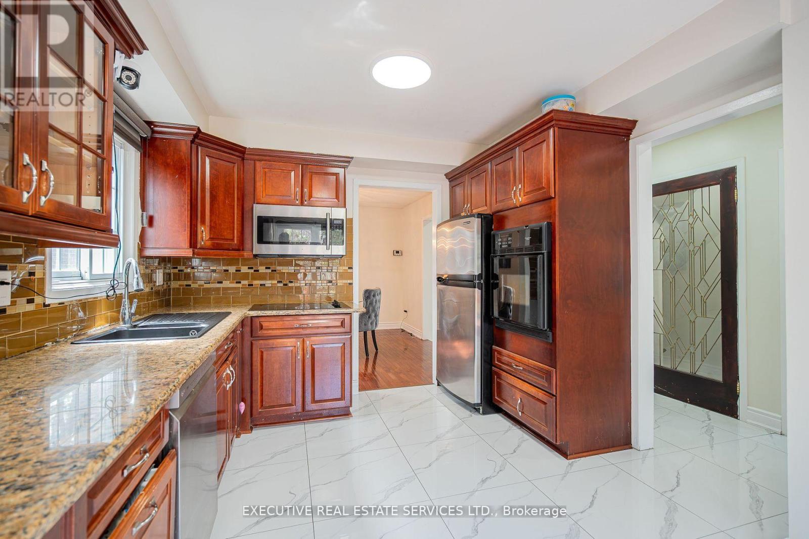 13 Stillwater Crescent, Brampton, Ontario  L6X 3K6 - Photo 15 - W12204254