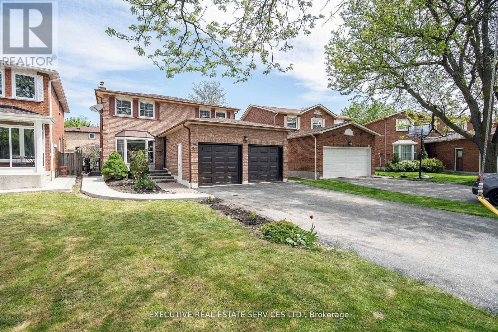 13 Stillwater Crescent, Brampton, Ontario  L6X 3K6 - Photo 3 - W12204254