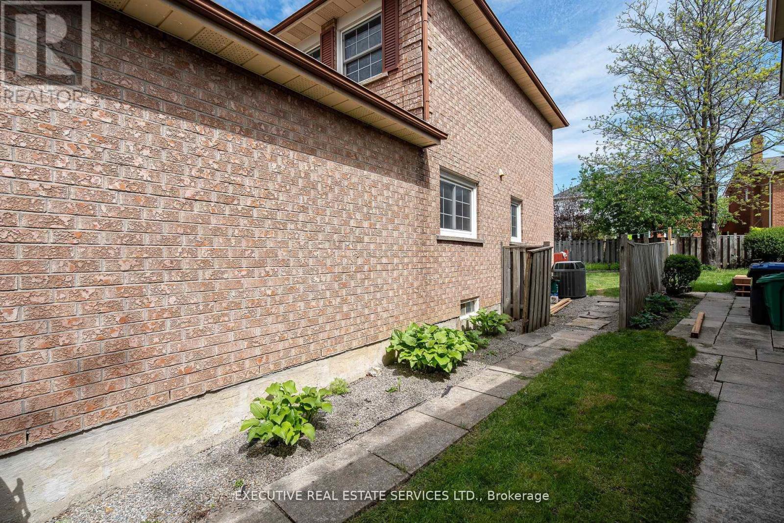 13 Stillwater Crescent, Brampton, Ontario  L6X 3K6 - Photo 37 - W12204254